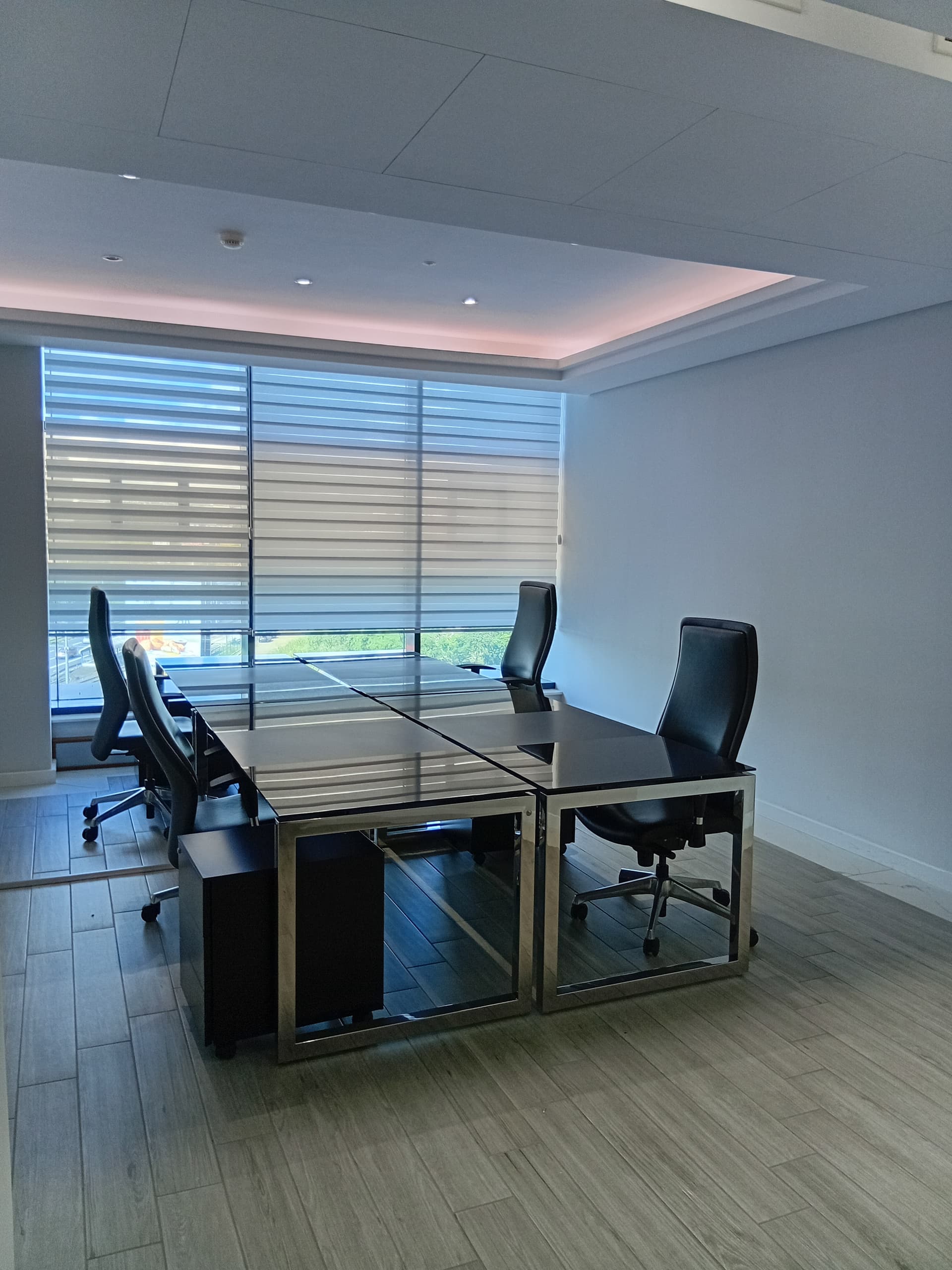 Lead From Your Office. Gather in Your Room. — photo 3